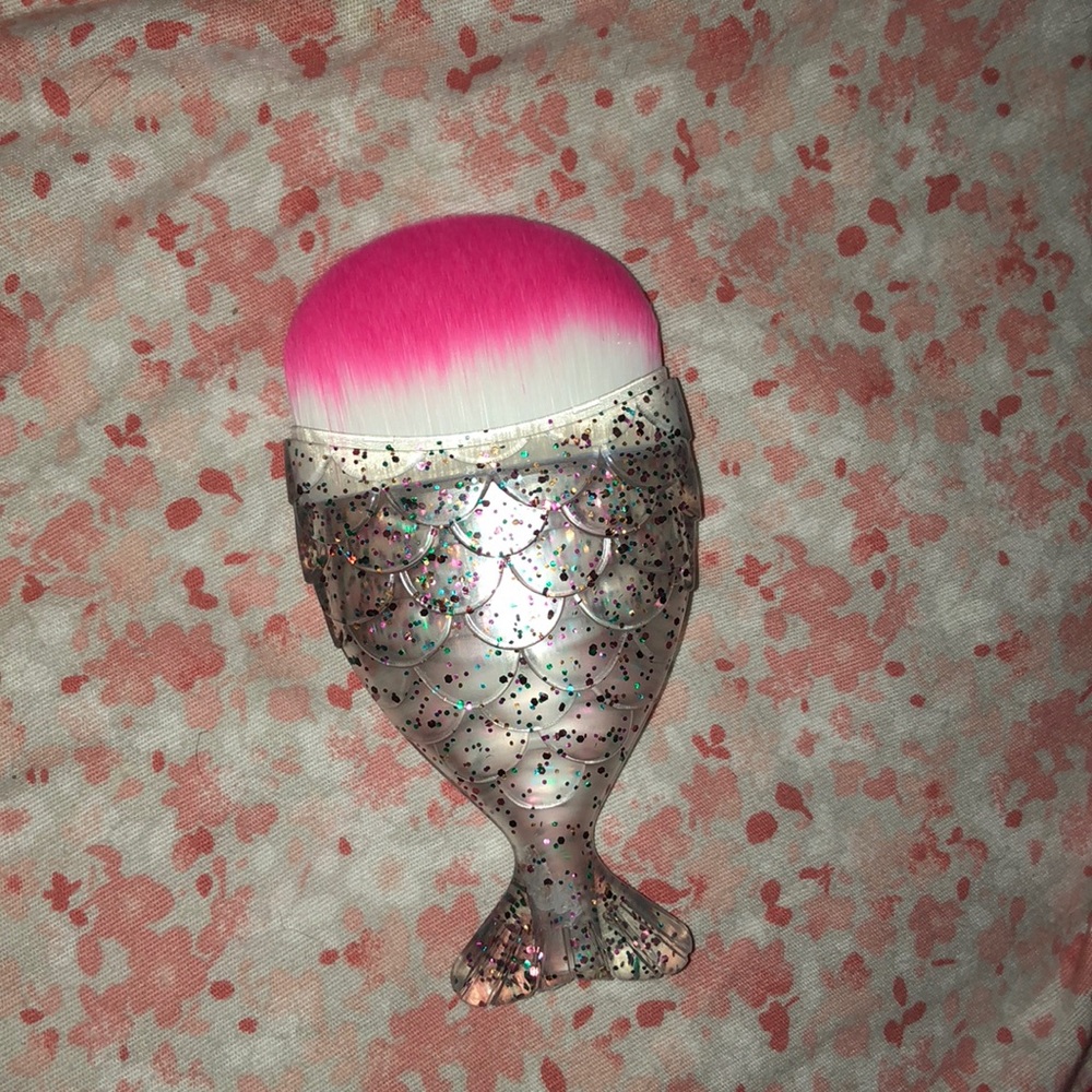 Mermaid makeup brush 💗